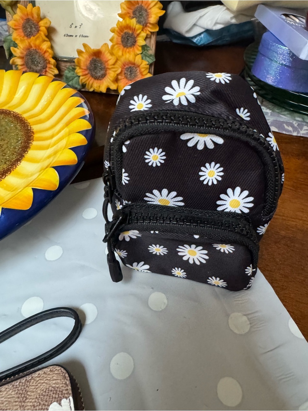 Coach Wristlet Sunflower ๐ป & other sunflower accessories - Picture 5 of 9